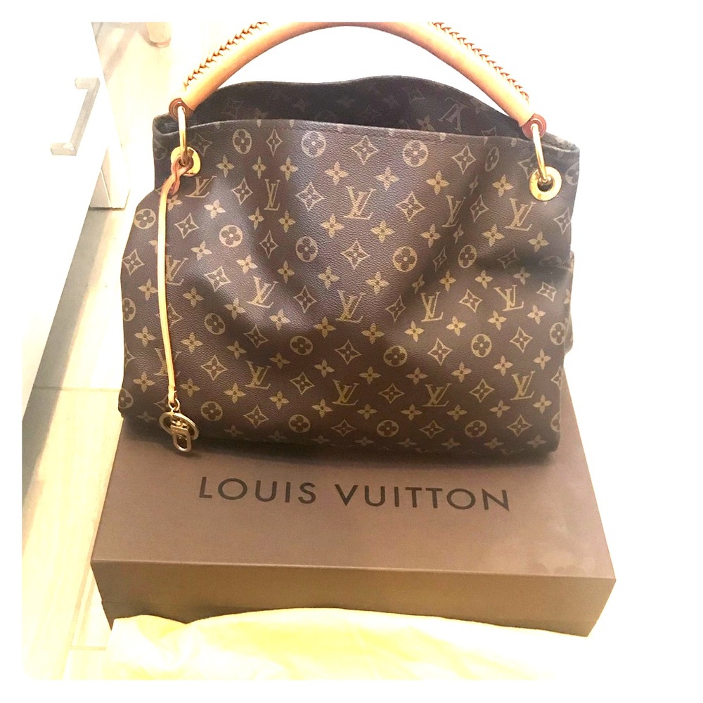 Louis Vuitton Artsy MM